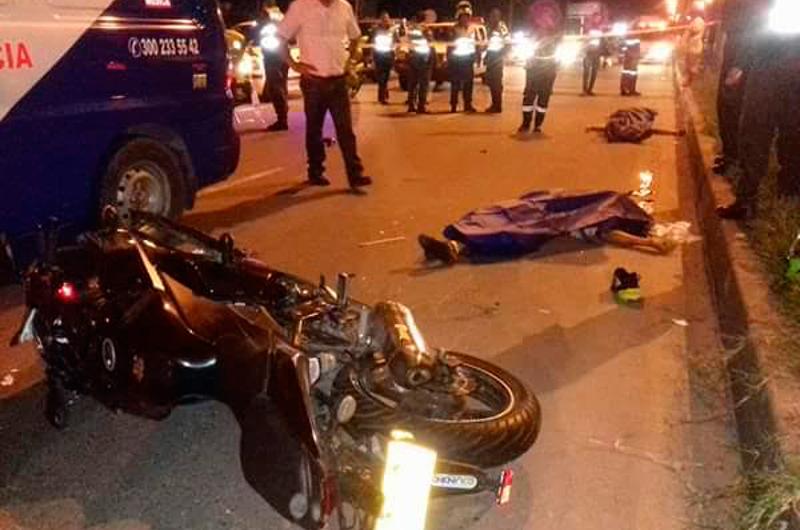 Mueren dos hombres en accidente de motocicleta