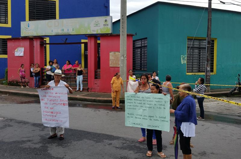 Bloqueo en vía de Comuneros por protesta ciudadana