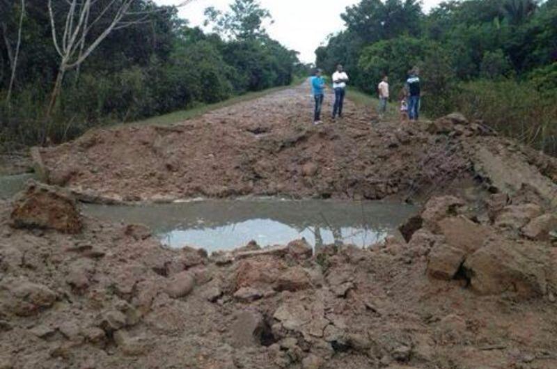 Incomunicado el Guaviare por atentado terrorista en la vía