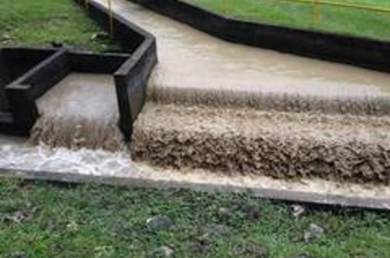 Grandes derrumbes en el sector de quebrada La Honda ocasionan suspensión del servicio de agua en Villavicencio