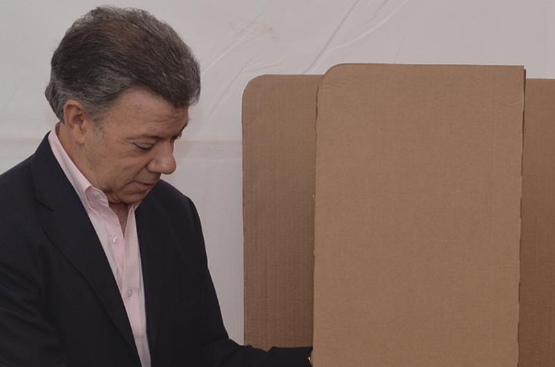 Presidente Santos invita a los colombianos a salir a votar