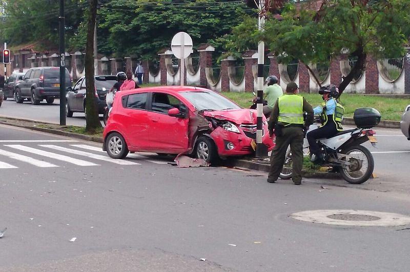 Aparatoso accidente en vía a Puerto López