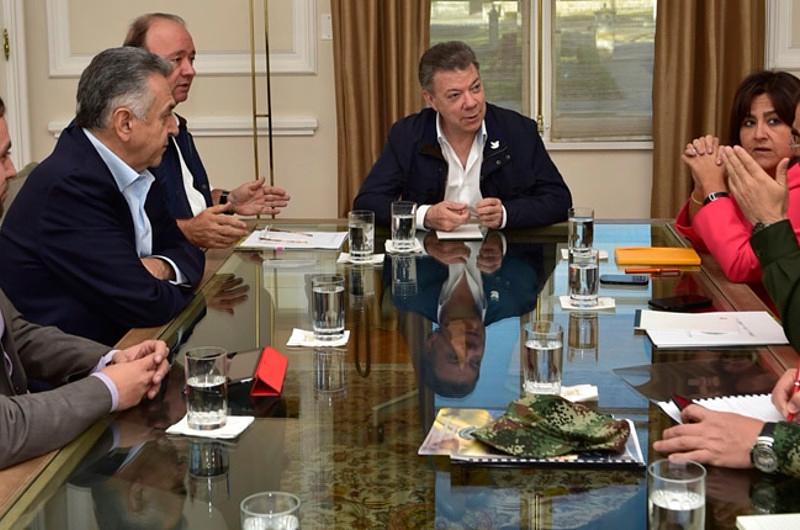 Presidente Santos anuncia proyecto de ley para que jóvenes puedan trabajar mientras legalizan su situación militar