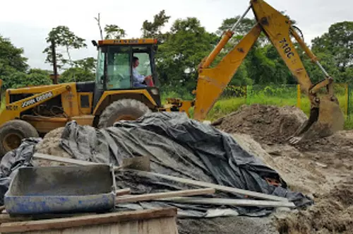 Declaratoria de Incumplimiento  por abandono de contratista a obra del barrio Topacio