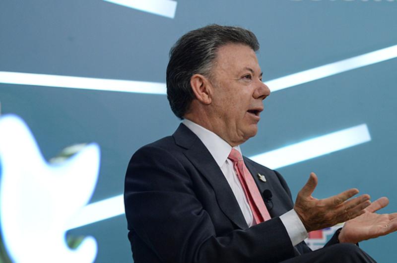 Reforma de Equilibrio de Poderes no se echará para atrás: Presidente Santos