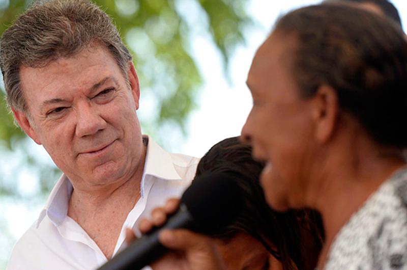 Autoridades serán implacables en la persecución de mafias que roban recursos de alimentos para los niños: Presidente Santos 