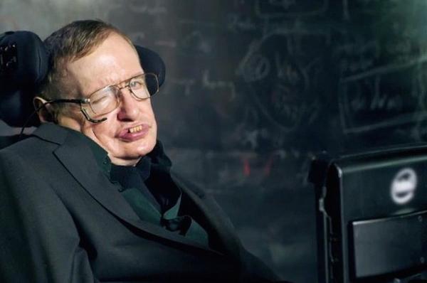 Stephen Hawking quiere ser el próximo villano de James Bond