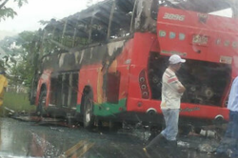 Queman bus de Flota La Macarena en Vistahermosa