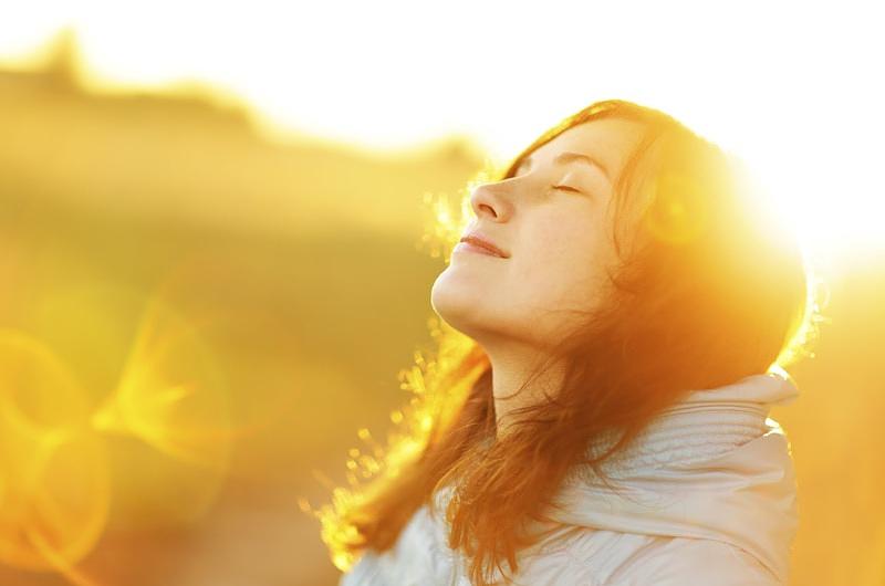 Tomar un poco de sol previene enfermedades óseas