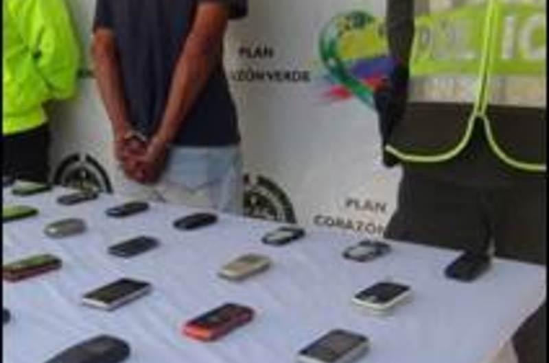 Capturado presunto ladrón con 20 celulares y una cámara fotográfica