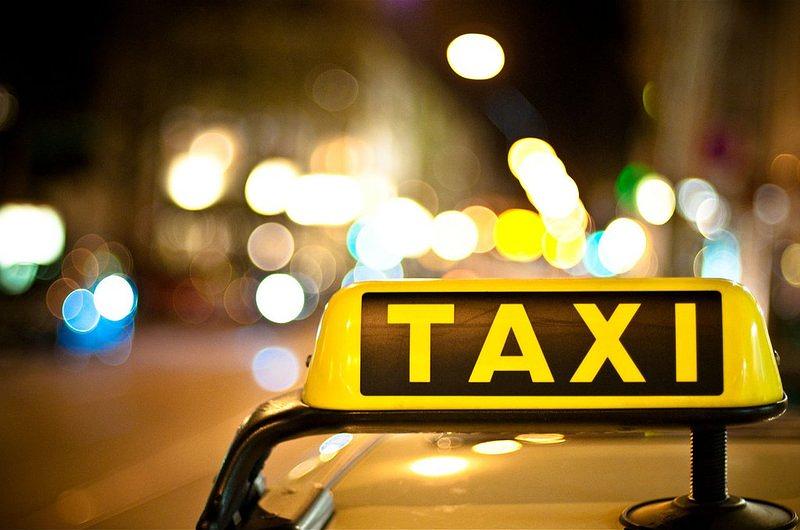 Dejan tirado un feto al interior de un Taxi