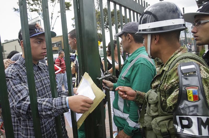 Universitarios podrán graduarse sin libreta militar