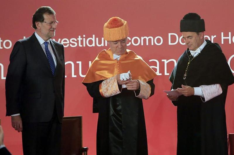 Doctorado honoris causa para Presidente Santos