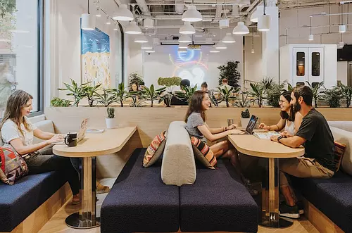 ¿Se es más feliz si se trabaja en espacios flexibles?