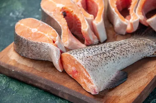 Por qué comer pescado ayuda al corazón