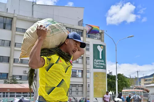 Campesinos exigen tierras prometidas