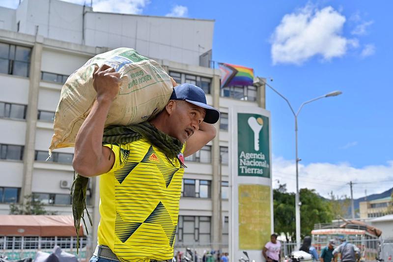 Campesinos exigen tierras prometidas