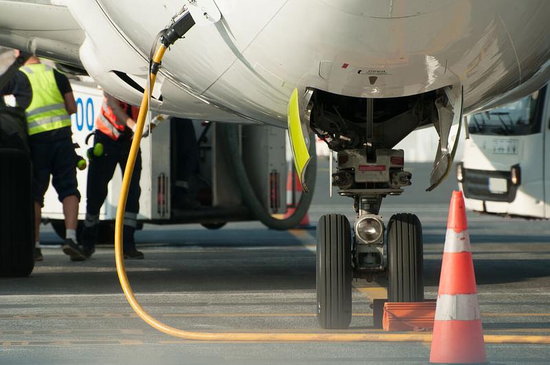 Crisis de combustible en aeropuertos: vuelos en riesgo