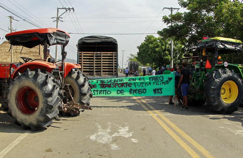 Paro de transportadores paraliza a Villavicencio