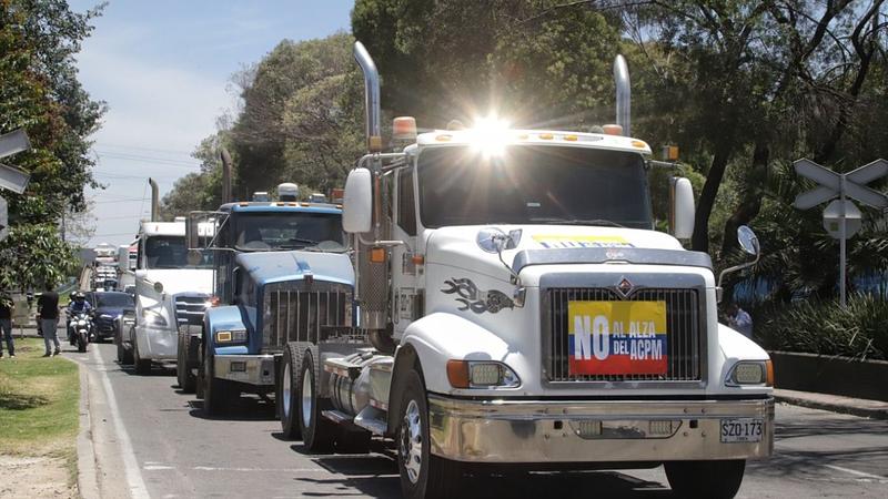 Millonarias perdidas por paro de transportadores