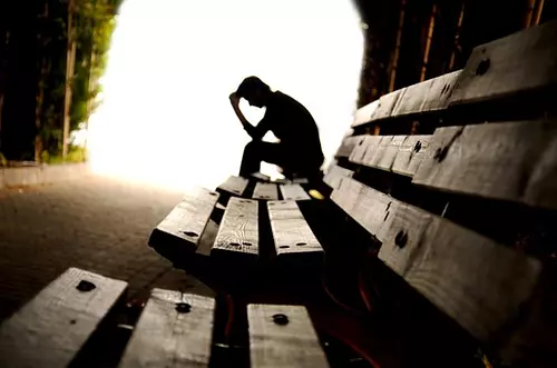 Estrategias clave para prevenir el suicidio en jóvenes