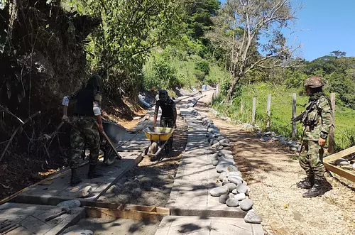 Ejército transforma vías en El Dorado, Meta