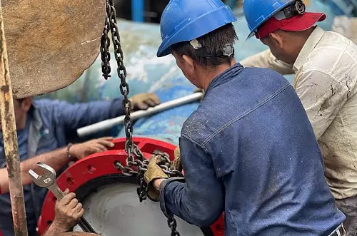 El acueducto estrena válvulas en la planta de la Esmeralda