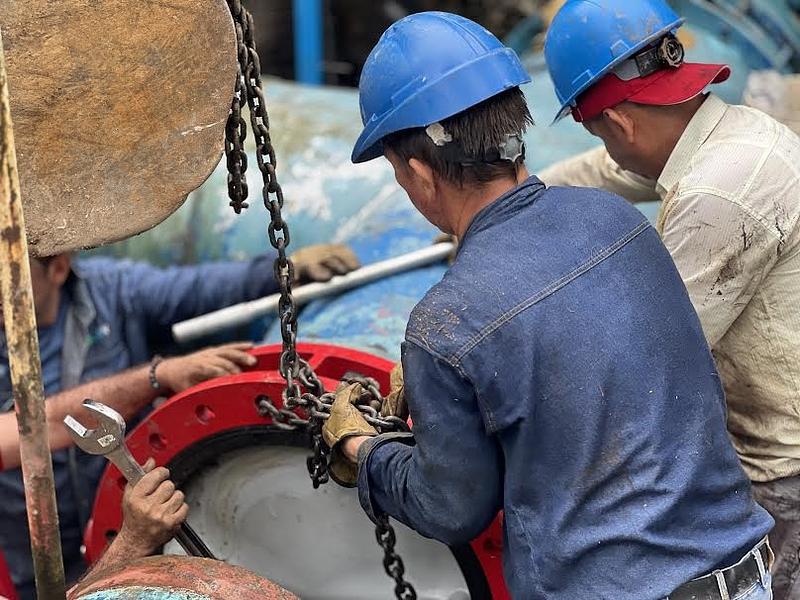 El acueducto estrena válvulas en la planta de la Esmeralda