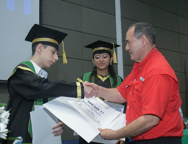 Estudiante de Cofrem recibe importante distinción