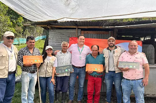 "Una Vaca por la Paz” entregan novillas a familias rurales