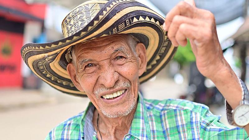 Adultos mayores en pobreza reciben millonarias ayudas