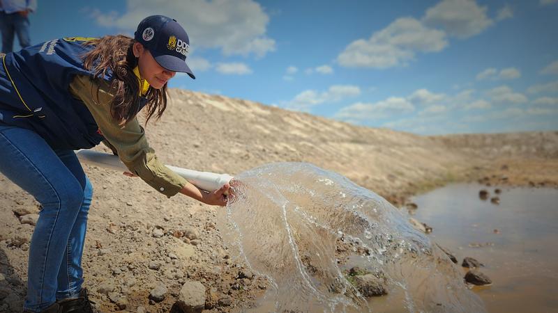 Brota agua en Paz de Ariporo. vida para fauna y ganadería