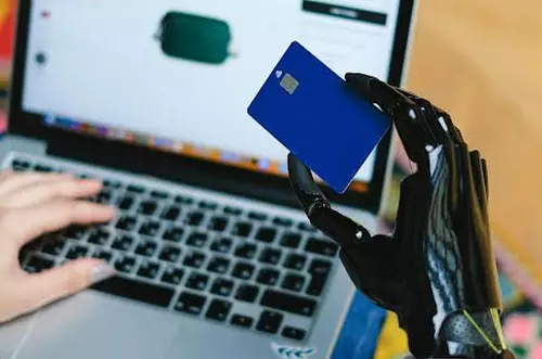 Evita fraudes al comprar seguros en Black Friday