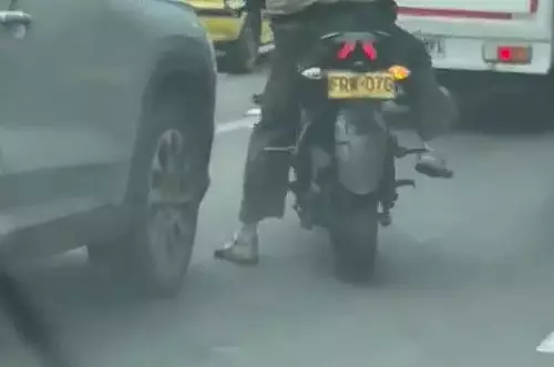 Captan a ‘pinchallantas’ en Bogotá: así opera esta banda