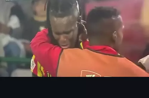 Insultos racistas en el clásico: Castillo rompió en llanto