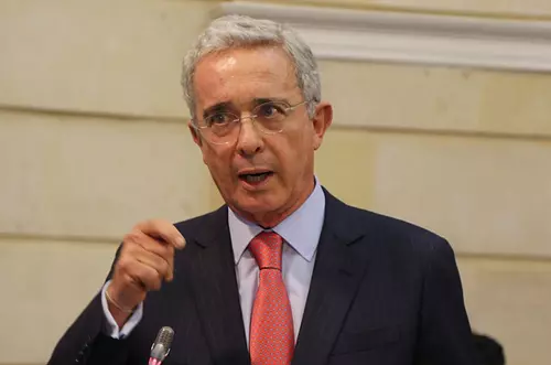 Uribe, ¿vicepresidente en 2026? Propuesta causa polémica
