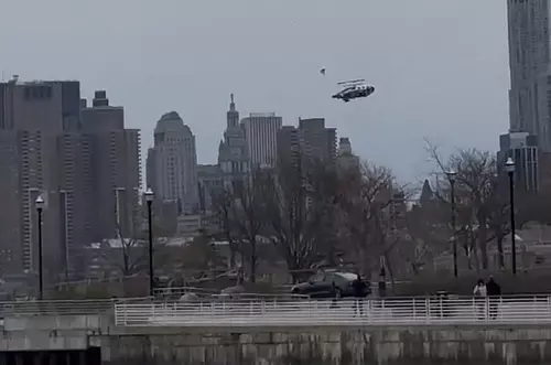 Impactante caída: helicóptero se estrella en el Hudson