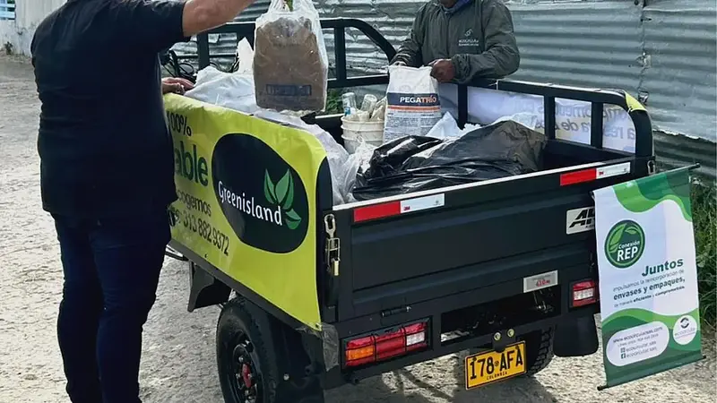Vidrio reciclado se convierte en corales en San Andrés
