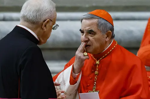 El cardenal condenado que aún quiere elegir papa
