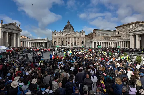 Multitudinaria despedida al papa Francisco en Roma