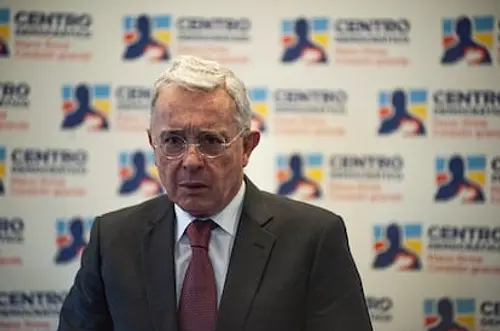 Fiscalía alista su jugada final en juicio contra Uribe