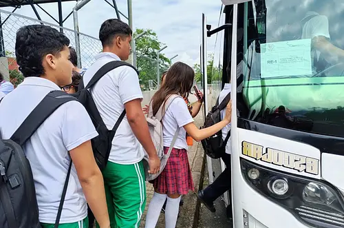 Meta activa transporte escolar para más de 13.000 niños