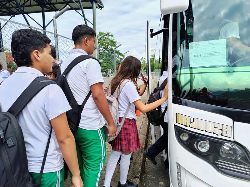 Meta activa transporte escolar para más de 13.000 niños