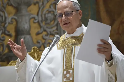 Papa León XIV rinde homenaje a las madres en su primer Ángelus