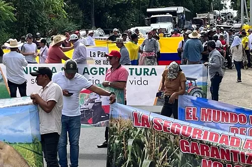 Paro arrocero sigue sin acuerdo y bloquea vías clave