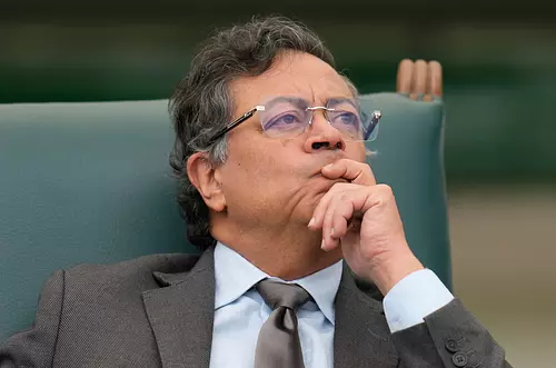 Petro advierte ruptura con el Congreso por reforma laboral