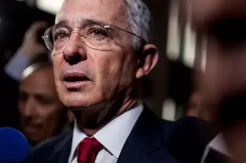 Uribe en juicio: "Me tienen como enemigo de Fiscalia"