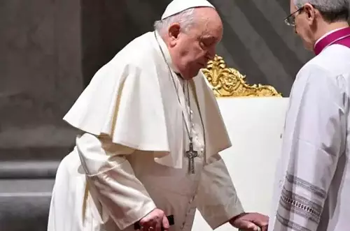 El papa Francisco sigue hospitalizado: nuevo informe médico