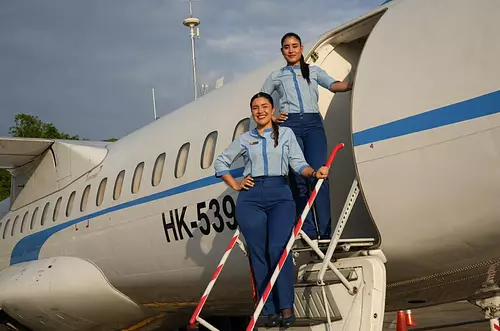 SATENA transforma más de 6400 botellas plásticas en uniforme