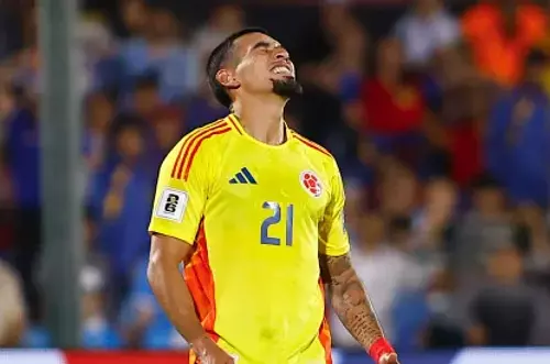 Daniel Muñoz enfrenta millonaria demanda en Inglaterra